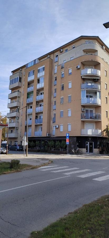 Lux Apartman Ava Kikinda Exterior foto